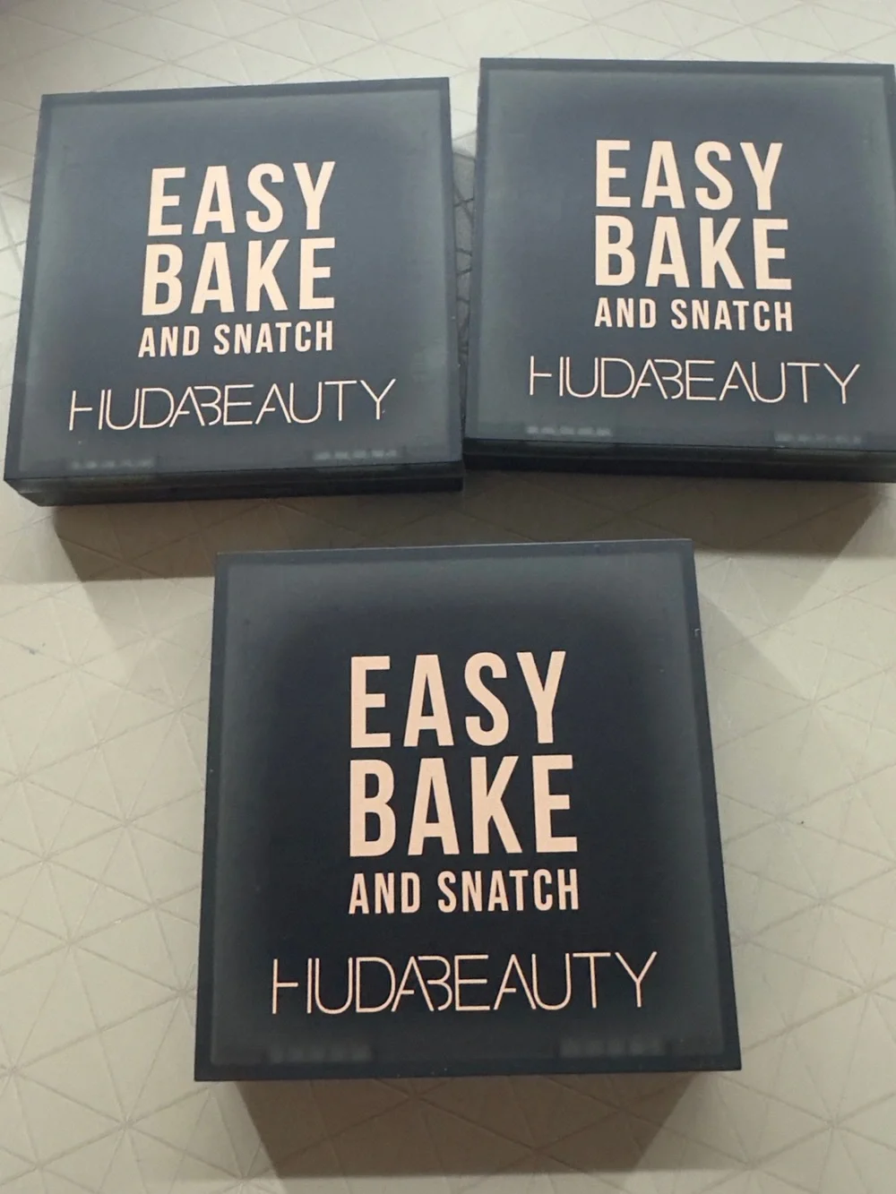 Huda Beauty Easy Bake and Snatch Pressed Brightening and Setting Powder